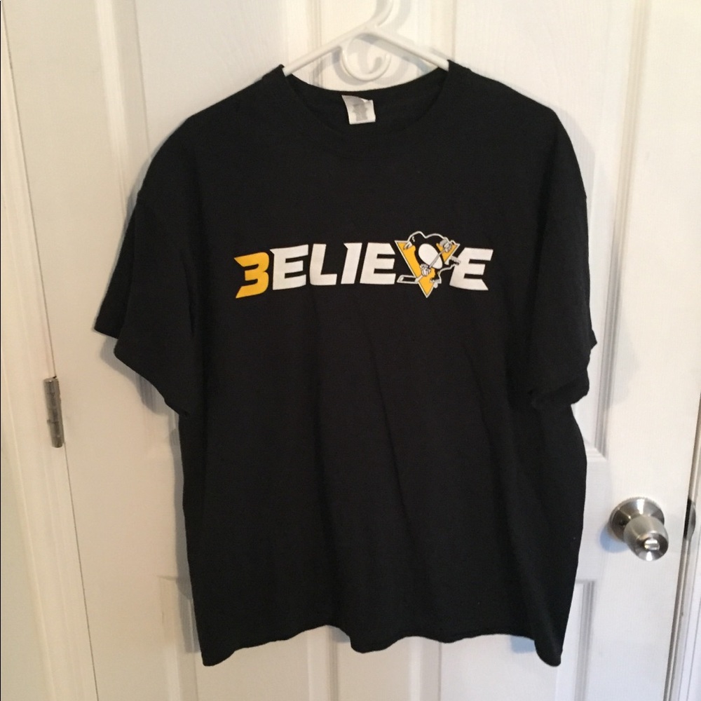 Pittsburgh Penguins Hockey black t-shirt size XL.